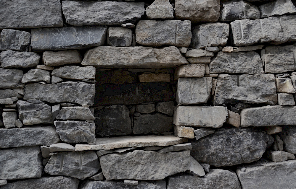 Aussparung in der Mauer nach altem Vorbild